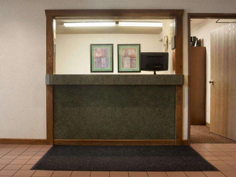 Super 8 By Wyndham Peoria Motel Eksteriør bilde