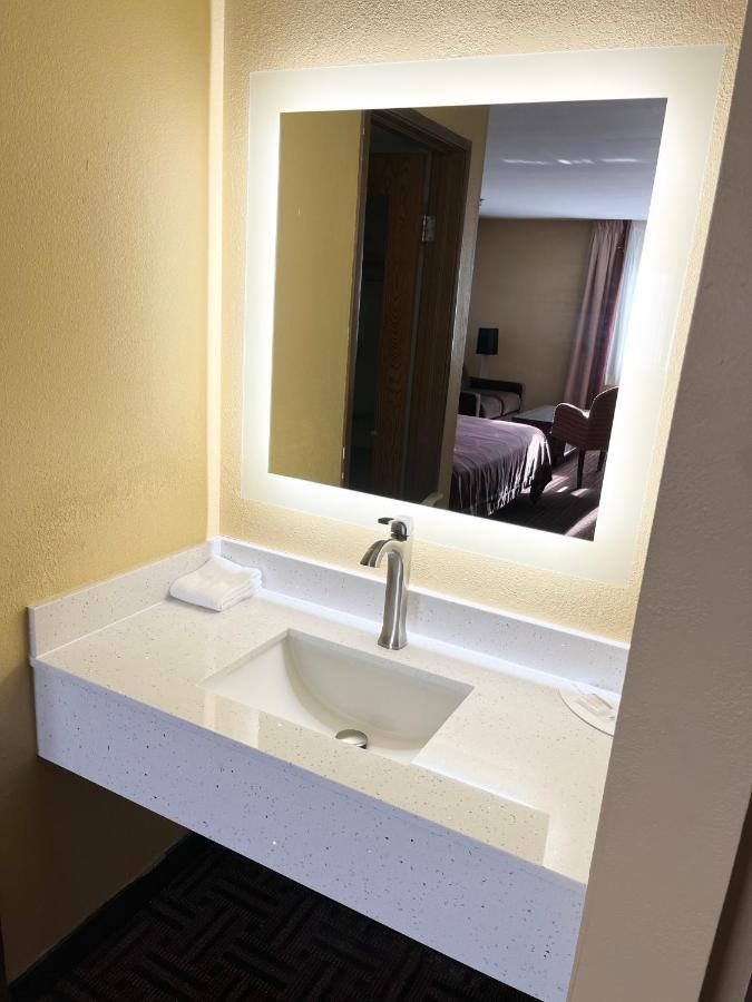 Super 8 By Wyndham Peoria Motel Eksteriør bilde