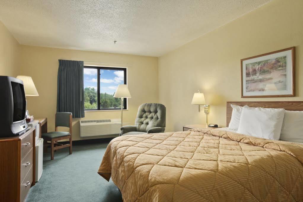 Super 8 By Wyndham Peoria Motel Eksteriør bilde