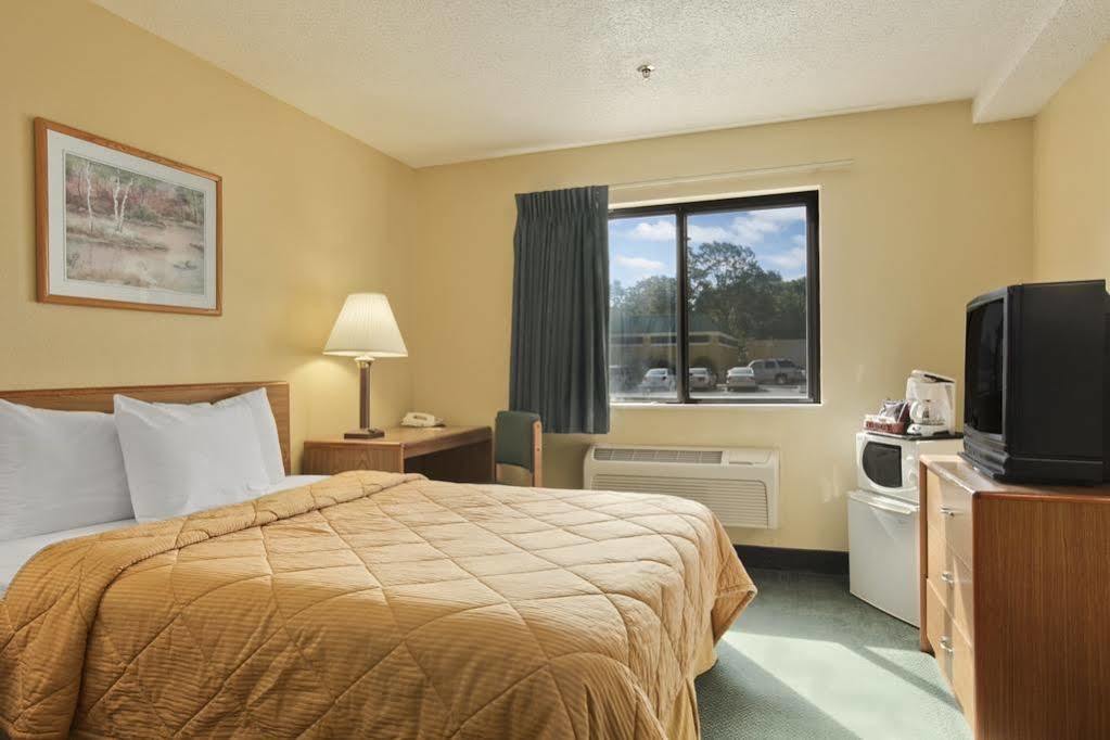 Super 8 By Wyndham Peoria Motel Eksteriør bilde